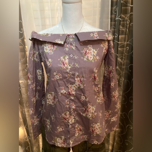 NEW No Comment Off the Shoulder Floral Lavender Women’s Button down Blouse Med - Picture 6 of 11